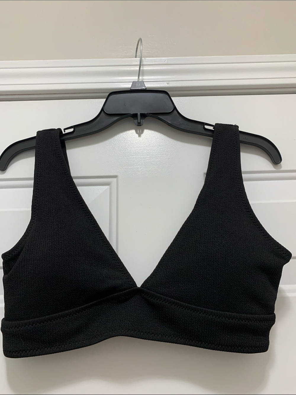 4/$10 Black Wireless V-Neck Ribbed Swim Bikini Top Size Large